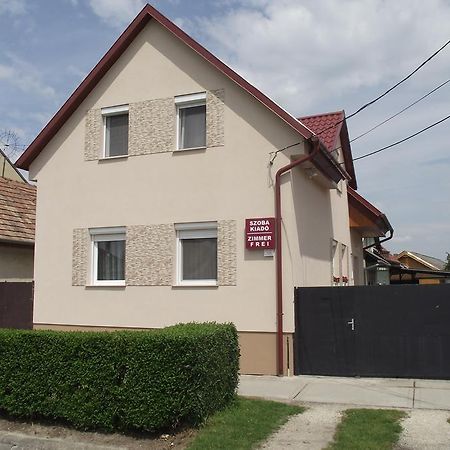 Radek Vendégház és Apartman Halaszi Exterior foto