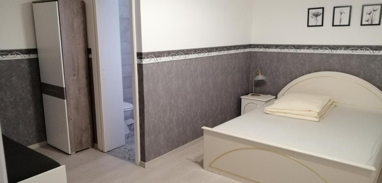 Radek Vendégház és Apartman Halaszi Exterior foto