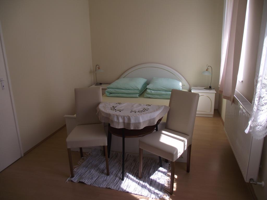 Radek Vendégház és Apartman Halaszi Exterior foto