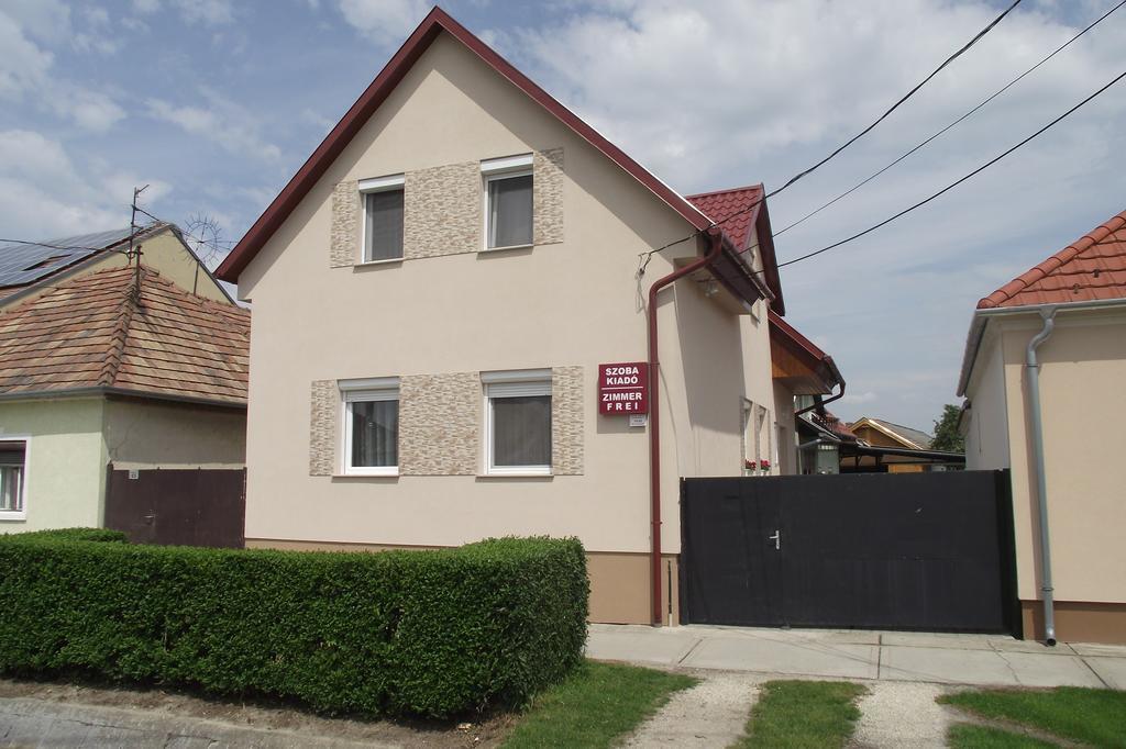 Radek Vendégház és Apartman Halaszi Exterior foto