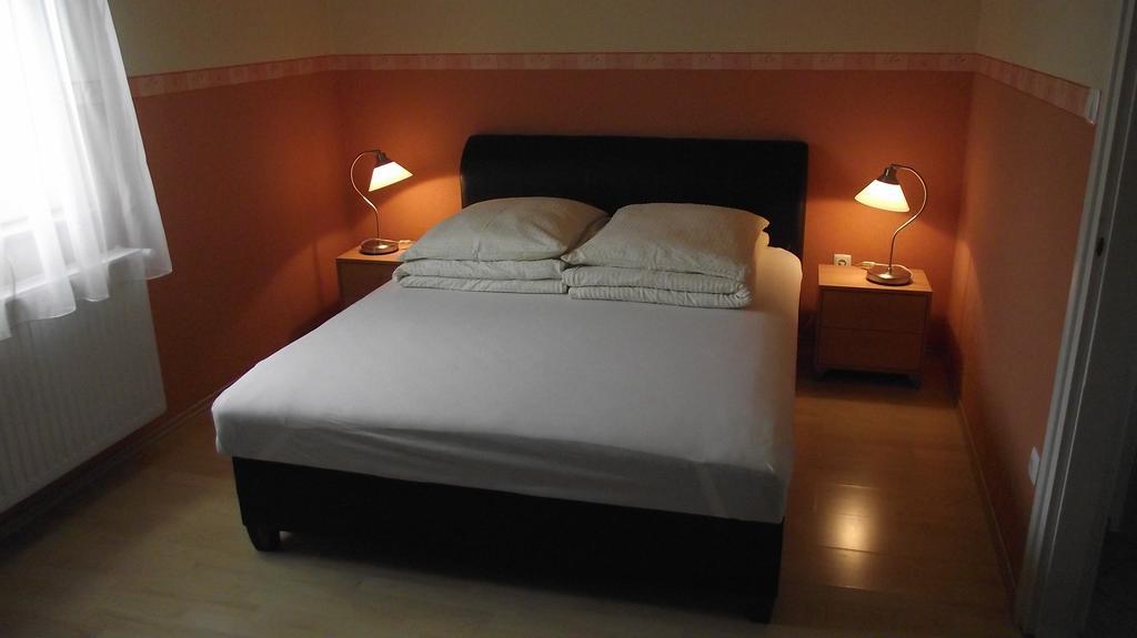 Radek Vendégház és Apartman Halaszi Exterior foto